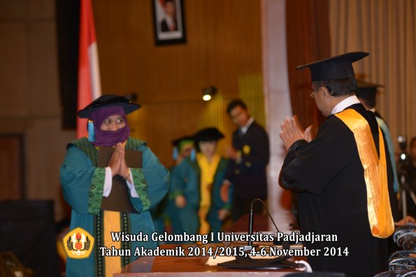 Wisuda Unpad Gel. I TA 2014_2015 Fakultas Ilmu Budaya oleh Rektor 03