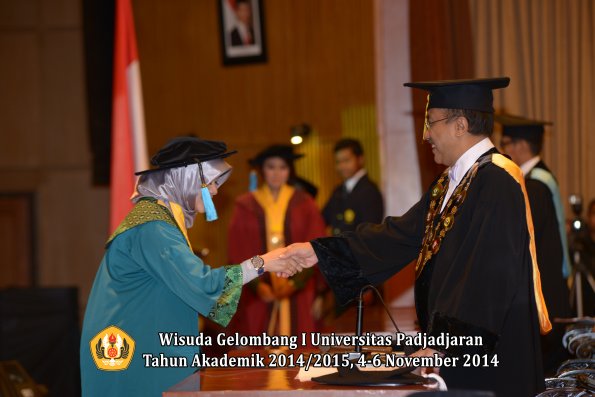 Wisuda Unpad Gel. I TA 2014_2015 Fakultas Ilmu Budaya oleh Rektor 06