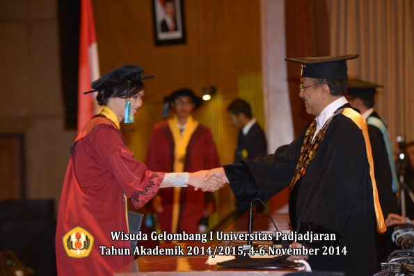Wisuda Unpad Gel. I TA 2014_2015 Fakultas Ilmu Budaya oleh Rektor 09
