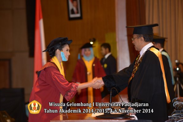 Wisuda Unpad Gel. I TA 2014_2015 Fakultas Ilmu Budaya oleh Rektor 19