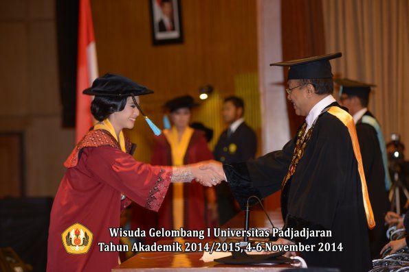 Wisuda Unpad Gel. I TA 2014_2015 Fakultas Ilmu Budaya oleh Rektor 40