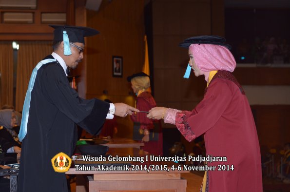 Wisuda Unpad Gel. I TA 2014_2015 Fakultas Ilmu Budaya oleh Dekan 28