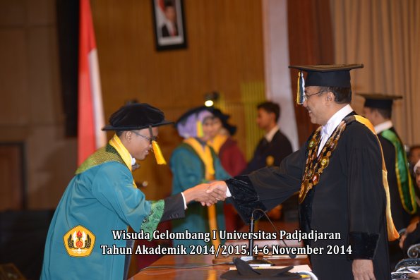 Wisuda Unpad Gel. I TA 2014_2015 Fakultas Ilmu Komunikasi oleh Rektor 04