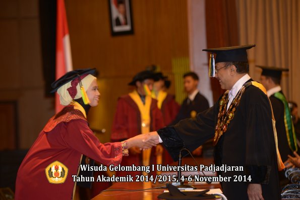 Wisuda Unpad Gel. I TA 2014_2015 Fakultas Ilmu Komunikasi oleh Rektor 14
