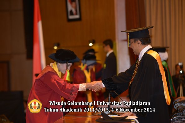 Wisuda Unpad Gel. I TA 2014_2015 Fakultas MIPA oleh Rektor 16