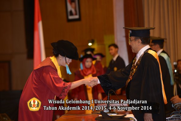 Wisuda Unpad Gel. I TA 2014_2015 Fakultas Ilmu Budaya oleh Rektor 07