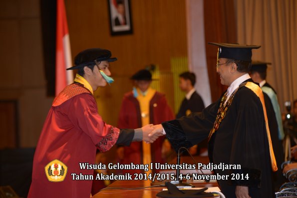 Wisuda Unpad Gel. I TA 2014_2015 Fakultas Ilmu Budaya oleh Rektor 14