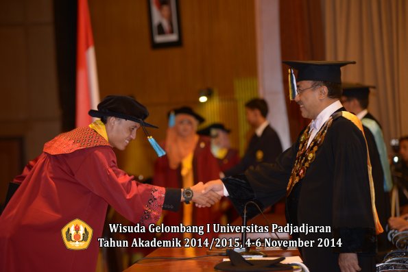 Wisuda Unpad Gel. I TA 2014_2015 Fakultas Ilmu Budaya oleh Rektor 15