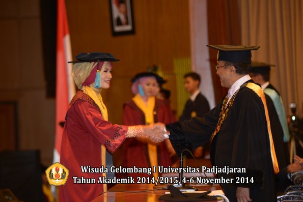 Wisuda Unpad Gel. I TA 2014_2015 Fakultas Ilmu Budaya oleh Rektor 27