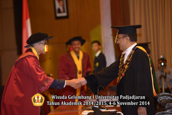 Wisuda Unpad Gel. I TA 2014_2015 Fakultas MIPA oleh Rektor 09