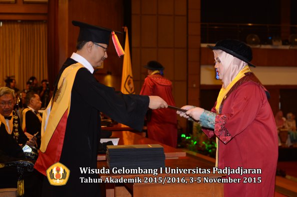 Wisuda Unpad Gel I TA 2015_2016  Fakultas ISIP oleh Dekan-074