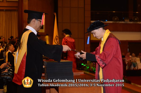 Wisuda Unpad Gel I TA 2015_2016  Fakultas ISIP oleh Dekan-104