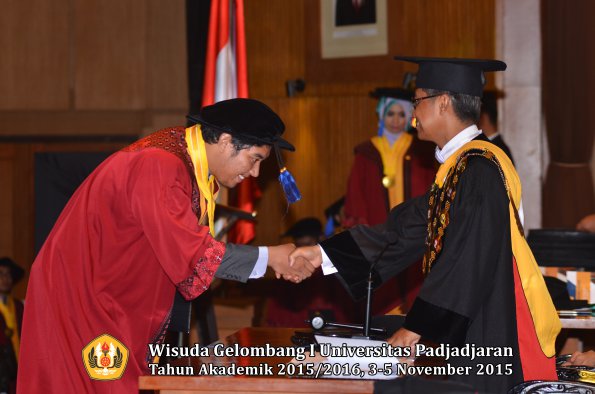 Wisuda Unpad Gel I TA 2015_2016  Fakultas ISIP oleh Rektor-054