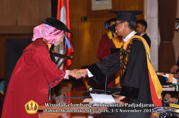 Wisuda Unpad Gel I TA 2015_2016  Fakultas ISIP oleh Rektor-086