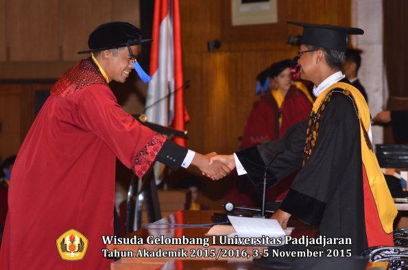 Wisuda Unpad Gel I TA 2015_2016  Fakultas ISIP oleh Rektor-157