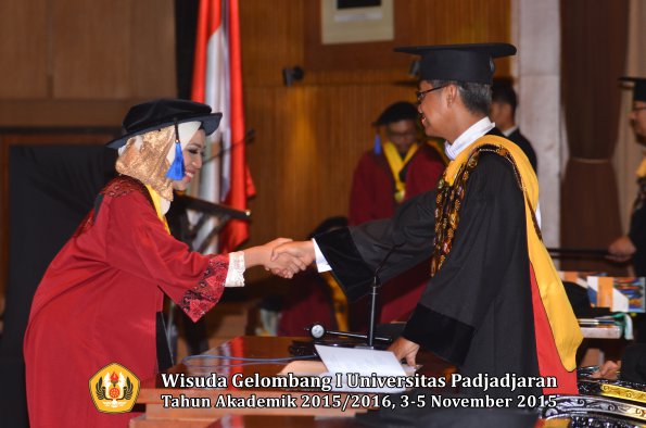 Wisuda Unpad Gel I TA 2015_2016  Fakultas ISIP oleh Rektor-197