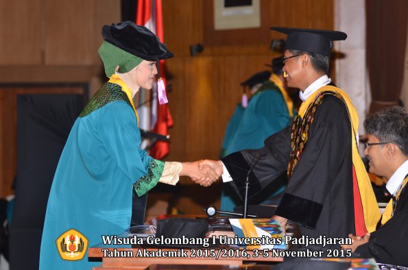 Wisuda Unpad Gel I TA 2015_2016  Fakultas Kedokteran  Gigi oleh Rektor-012