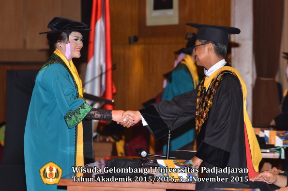 Wisuda Unpad Gel I TA 2015_2016  Fakultas Kedokteran  Gigi oleh Rektor-033