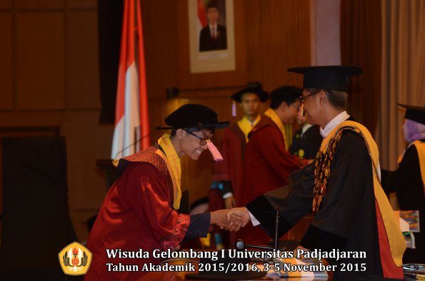Wisuda Unpad Gel I TA 2015_2016  Fakultas Kedokteran  Gigi oleh Rektor-064