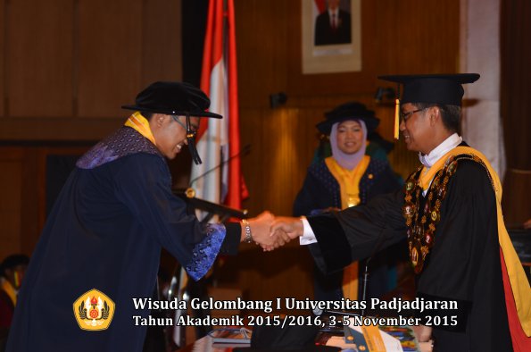 Wisuda Unpad Gel I TA 2015_2016  Fakultas MIPA oleh Rektor-003