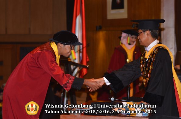Wisuda Unpad Gel I TA 2015_2016  Fakultas MIPA oleh Rektor-009