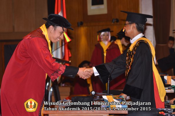 Wisuda Unpad Gel I TA 2015_2016  Fakultas MIPA oleh Rektor-033
