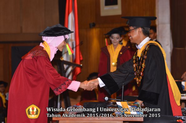 Wisuda Unpad Gel I TA 2015_2016  Fakultas MIPA oleh Rektor-039