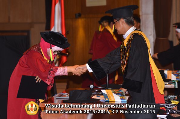 Wisuda Unpad Gel I TA 2015_2016  Fakultas MIPA oleh Rektor-042