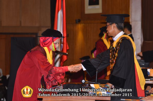 Wisuda Unpad Gel I TA 2015_2016  Fakultas MIPA oleh Rektor-061