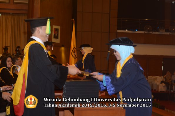 Wisuda Unpad Gel I TA 2015_2016  Fakultas Ilmu Komunikasi oleh Dekan-005