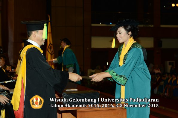 Wisuda Unpad Gel I TA 2015_2016  Fakultas Ilmu Komunikasi oleh Dekan-026