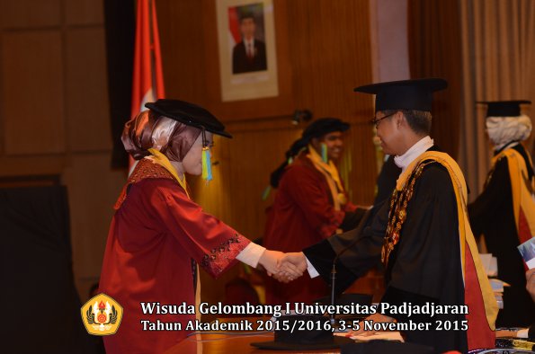 Wisuda Unpad Gel I TA 2015_2016  Fakultas Farmasi oleh Rektor-013