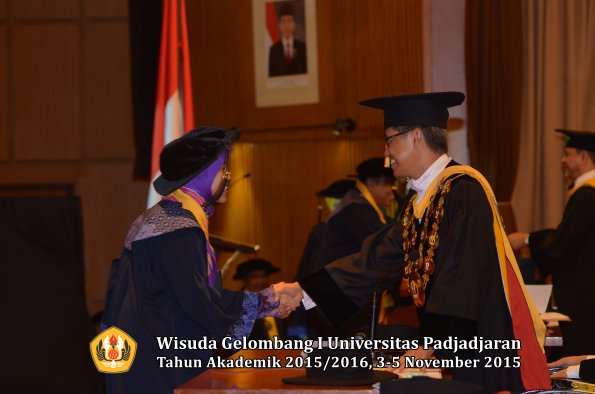 Wisuda Unpad Gel I TA 2015_2016  Fakultas Ilmu Komunikasi oleh Rektor-002