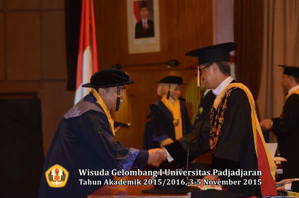 Wisuda Unpad Gel I TA 2015_2016  Fakultas Ilmu Komunikasi oleh Rektor-003