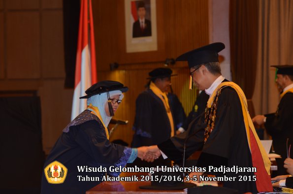 Wisuda Unpad Gel I TA 2015_2016  Fakultas Ilmu Komunikasi oleh Rektor-005
