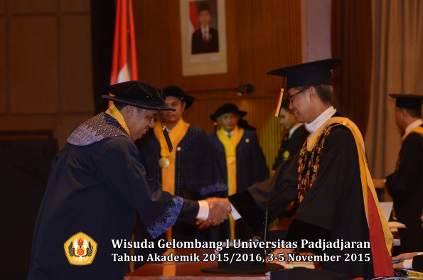 Wisuda Unpad Gel I TA 2015_2016  Fakultas Ilmu Komunikasi oleh Rektor-006