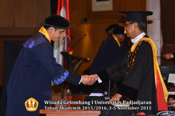 Wisuda Unpad Gel I TA 2015_2016  Fakultas Ilmu Komunikasi oleh Rektor-007