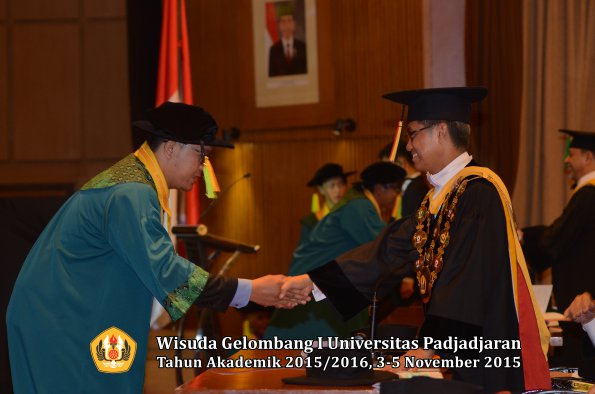 Wisuda Unpad Gel I TA 2015_2016  Fakultas Ilmu Komunikasi oleh Rektor-014
