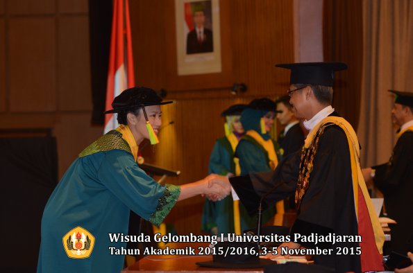 Wisuda Unpad Gel I TA 2015_2016  Fakultas Ilmu Komunikasi oleh Rektor-016