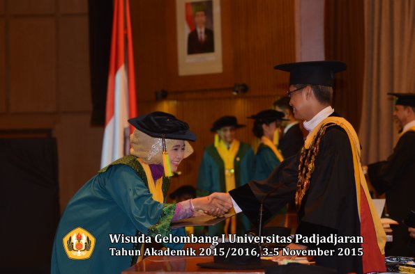 Wisuda Unpad Gel I TA 2015_2016  Fakultas Ilmu Komunikasi oleh Rektor-018