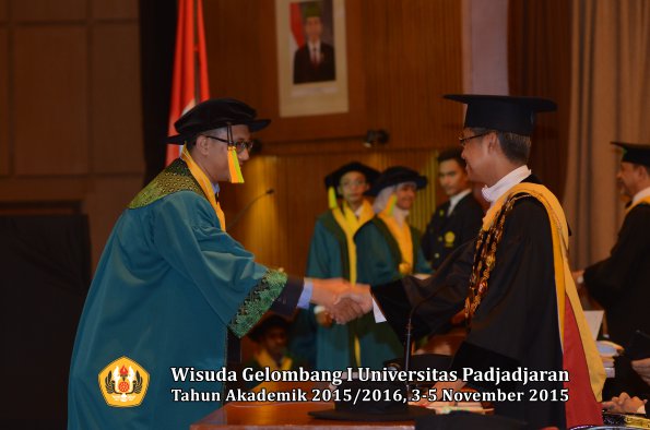 Wisuda Unpad Gel I TA 2015_2016  Fakultas Ilmu Komunikasi oleh Rektor-031