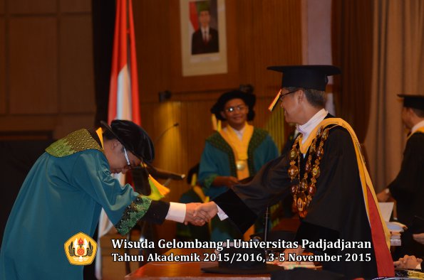 Wisuda Unpad Gel I TA 2015_2016  Fakultas Ilmu Komunikasi oleh Rektor-033