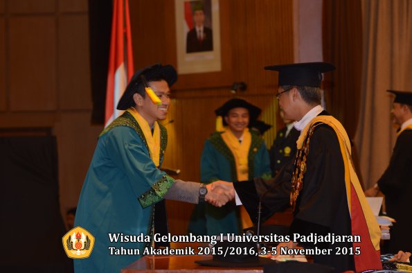Wisuda Unpad Gel I TA 2015_2016  Fakultas Ilmu Komunikasi oleh Rektor-037