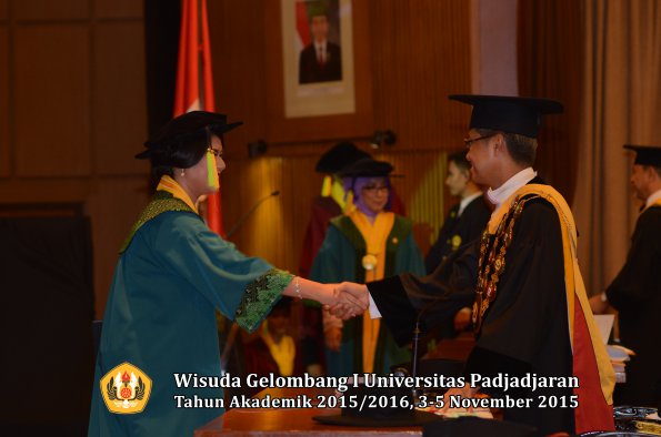 Wisuda Unpad Gel I TA 2015_2016  Fakultas Ilmu Komunikasi oleh Rektor-040
