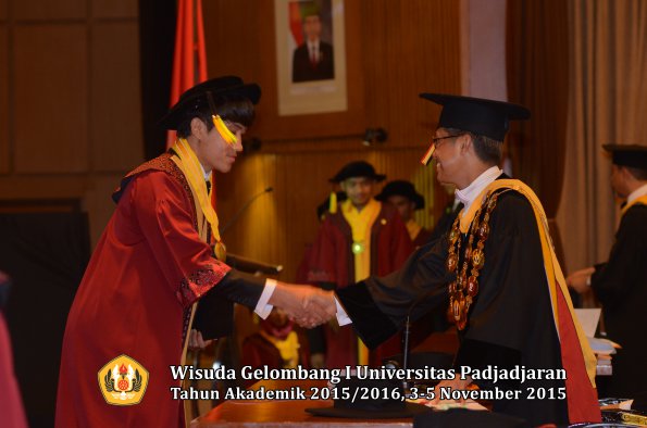 Wisuda Unpad Gel I TA 2015_2016  Fakultas Ilmu Komunikasi oleh Rektor-061