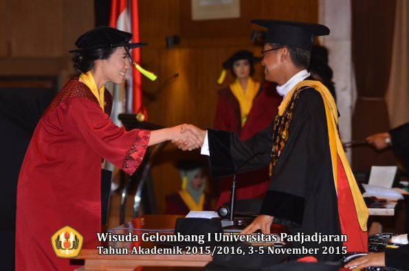 Wisuda Unpad Gel I TA 2015_2016  Fakultas Ilmu Komunikasi oleh Rektor-091