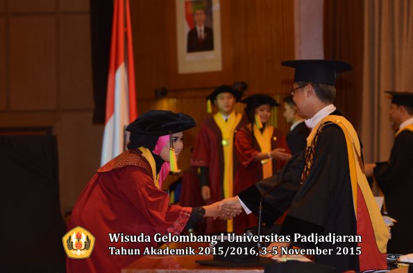 Wisuda Unpad Gel I TA 2015_2016  Fakultas Ilmu Komunikasi oleh Rektor-101