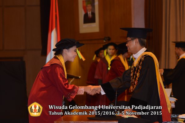 Wisuda Unpad Gel I TA 2015_2016  Fakultas Ilmu Komunikasi oleh Rektor-107
