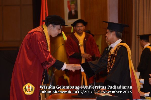 Wisuda Unpad Gel I TA 2015_2016  Fakultas Ilmu Komunikasi oleh Rektor-145