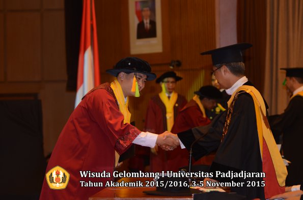 Wisuda Unpad Gel I TA 2015_2016  Fakultas Ilmu Komunikasi oleh Rektor-156